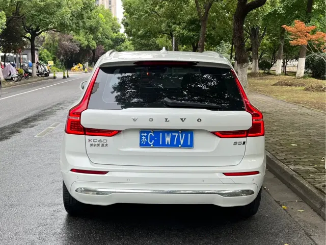 Volvo XC60 — Фото автомобиля 12