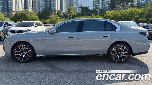 BMW 7 Series G70 — Фото автомобиля 3