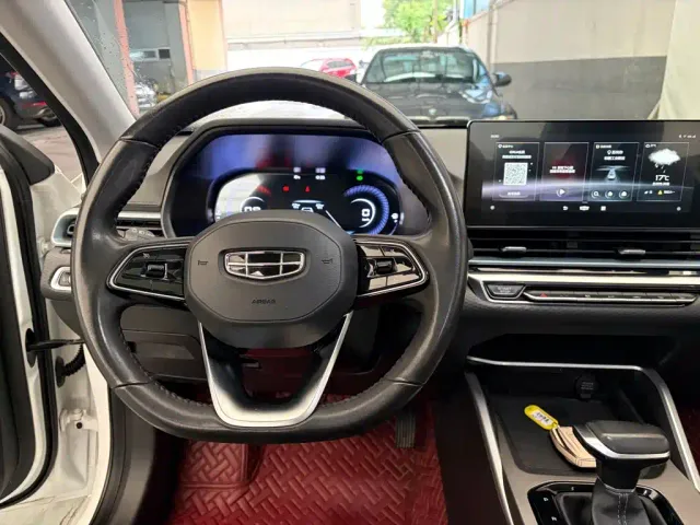 Geely Emgrand — Фото автомобиля 12