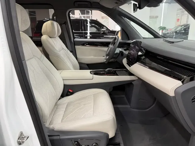 ZEEKR Zeekr 009 2024 6-seat Executive AWD 108kWh — Фото автомобиля 5