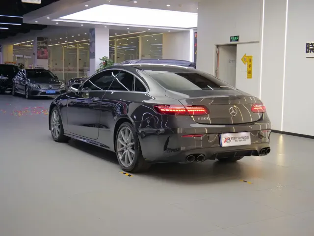 Mercedes-Benz E-Class — Фото автомобиля 5