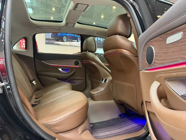Mercedes-Benz E-Class — Фото автомобиля 14