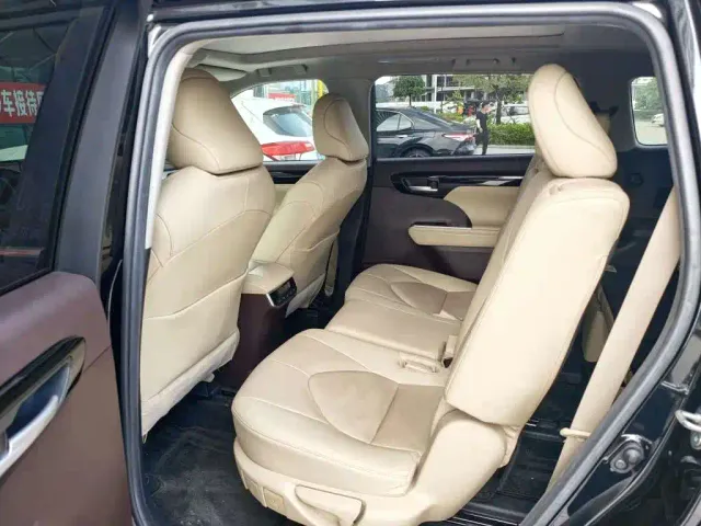 Toyota Highlander — Фото автомобиля 5