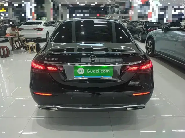 Mercedes-Benz E-Class — Фото автомобиля 5