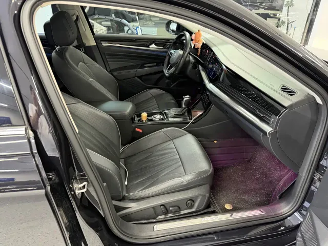 Volkswagen Passat — Фото автомобиля 12