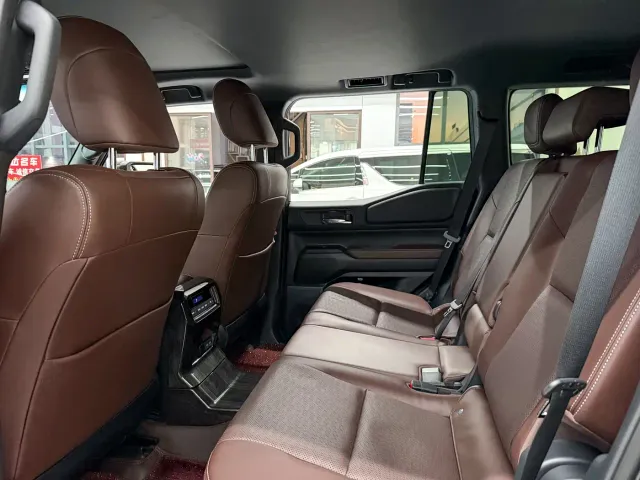 Toyota Prado — Фото автомобиля 11