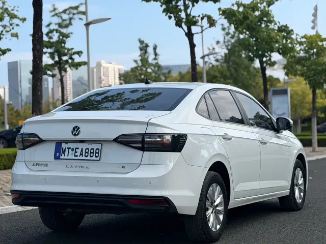 Volkswagen Lavida — Фото автомобиля 4