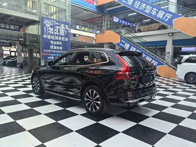 Volvo XC60 — Фото автомобиля 6