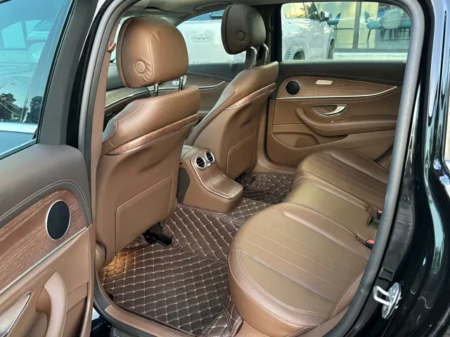 Mercedes-Benz E-Class — Фото автомобиля 8