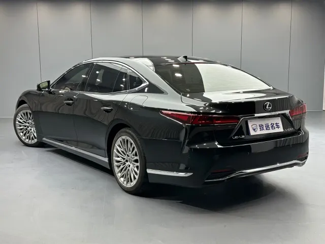 Lexus LS — Фото автомобиля 6