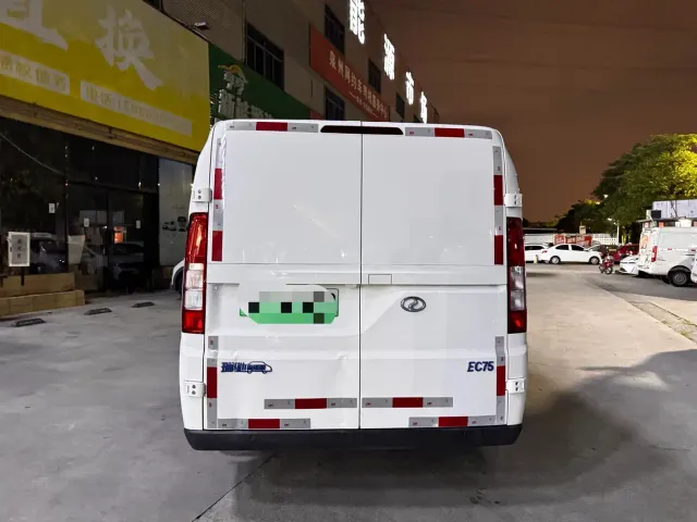 Ruichi New Energy EC75 — Фото автомобиля 5