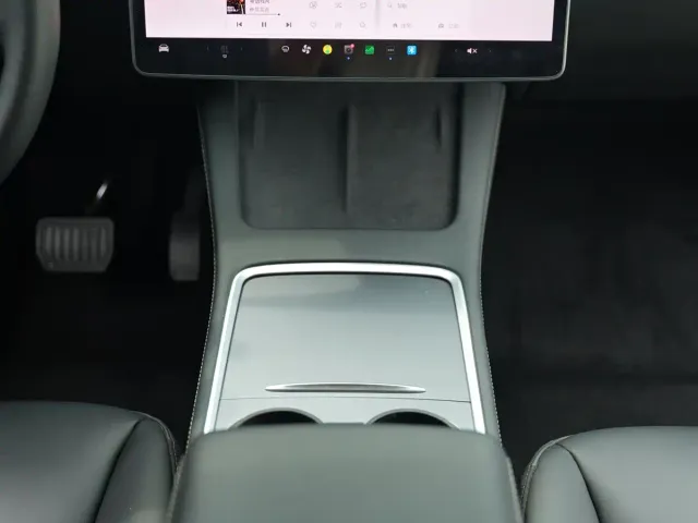 Tesla Model Y — Фото автомобиля 6