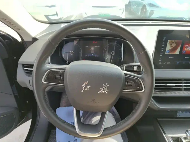 Hongqi E-QM5 — Фото автомобиля 10