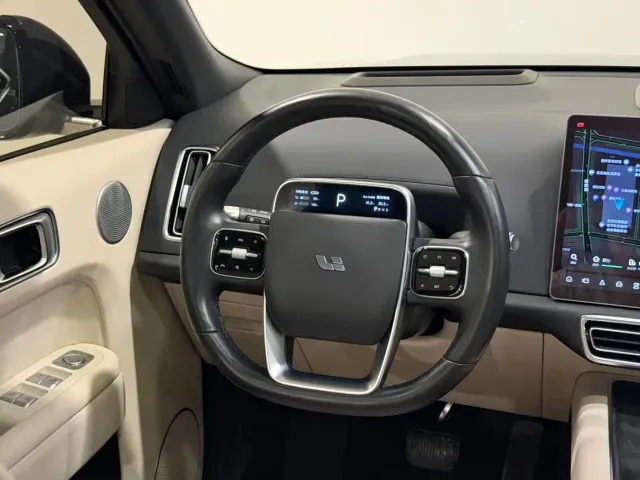 Li Auto L9 — Фото автомобиля 9