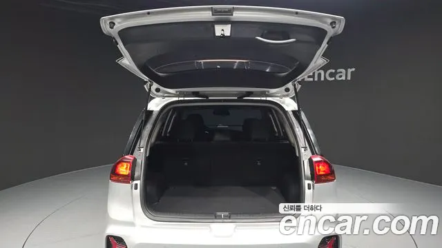 Kia Niro Niro Plus Light (Такси) — Фото автомобиля 20