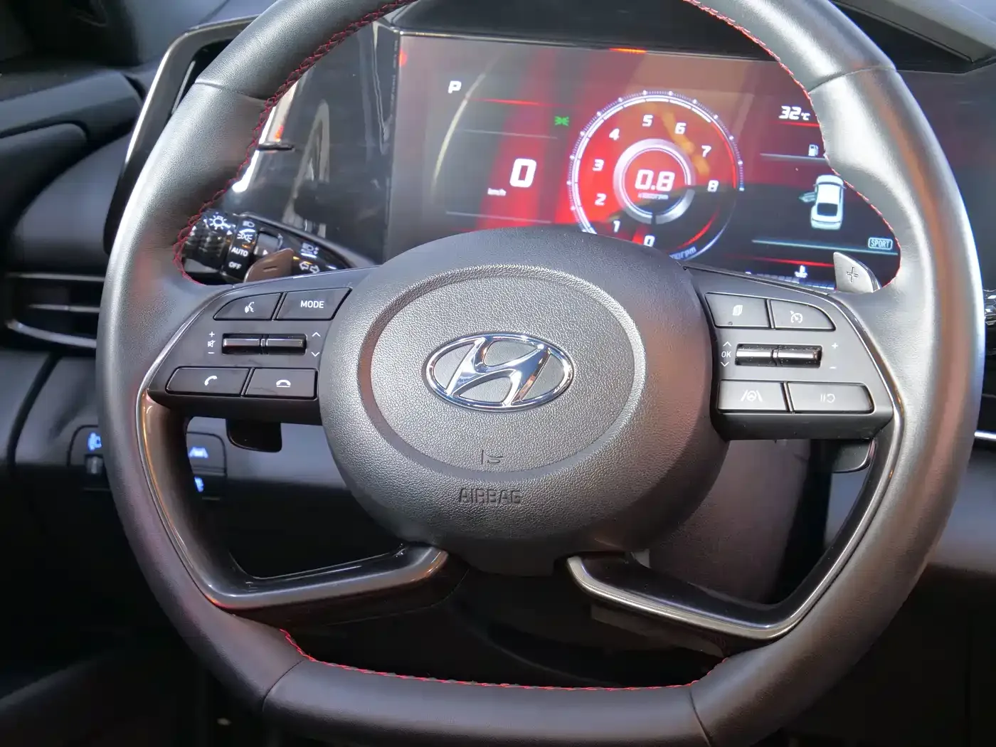 Hyundai Elantra 2022 240TGDi DCT LUX Premium Edition — Фото автомобиля 13