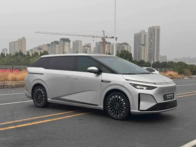 Xpeng X9 — Фото автомобиля 3