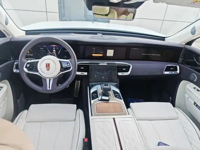 Hongqi E-HS9 — Фото автомобиля 9