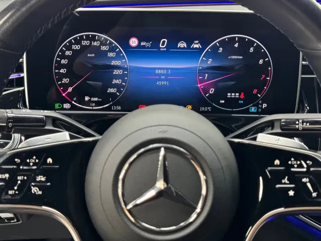 Mercedes-Benz E-Class — Фото автомобиля 11