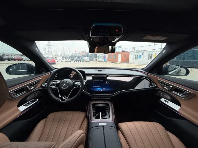 Mercedes-Benz E-Class — Фото автомобиля 5