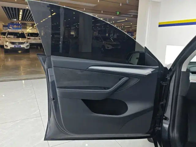 Tesla Model Y — Фото автомобиля 7
