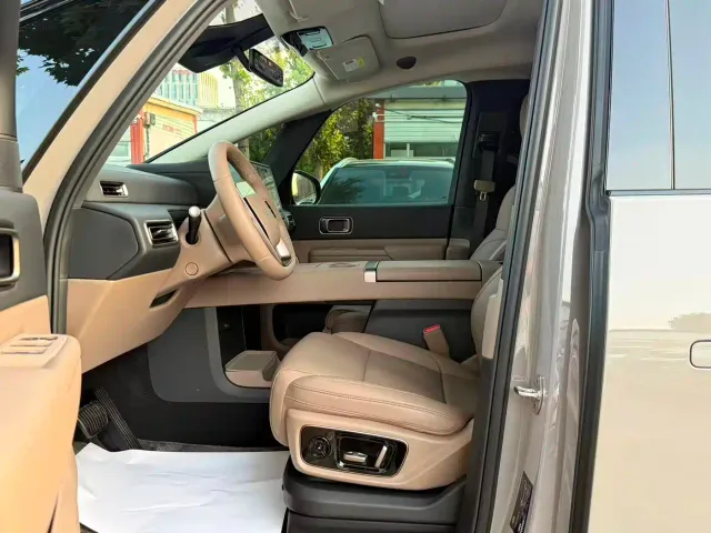 Li Auto MEGA — Фото автомобиля 5