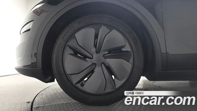 Tesla Model Y — Фото автомобиля 5