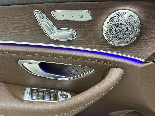 Mercedes-Benz E-Class — Фото автомобиля 20