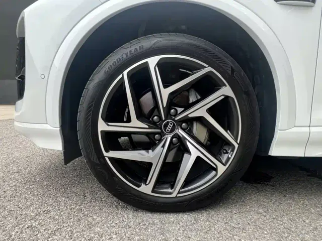 Audi Q6L e-tron — Фото автомобиля 14