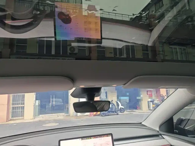 Tesla Model Y — Фото автомобиля 17