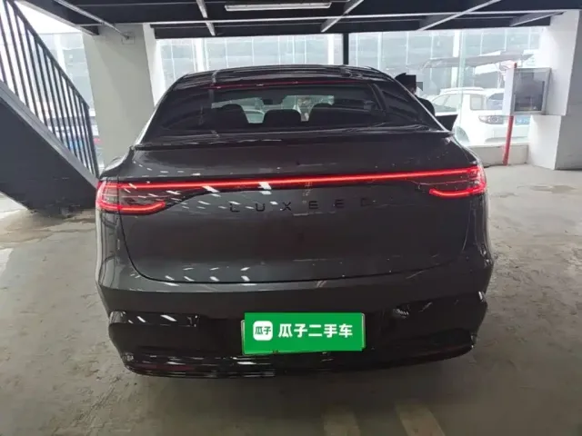 Zhijie Luxeed R7 2026 Range Extender Max+ — Фото автомобиля 5