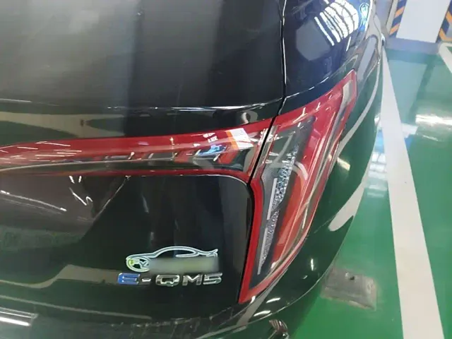 Hongqi E-QM5 — Фото автомобиля 7