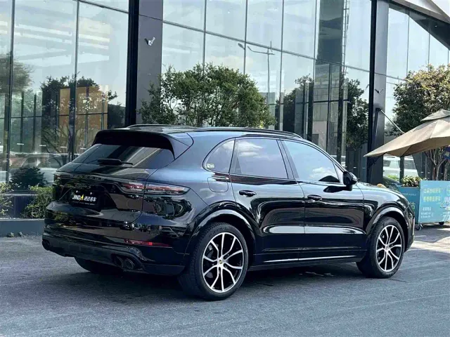 Porsche Cayenne — Фото автомобиля 12