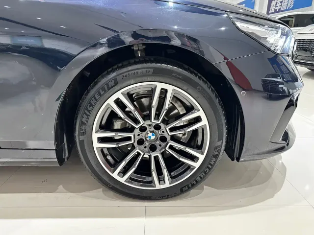 BMW 5 Series — Фото автомобиля 21