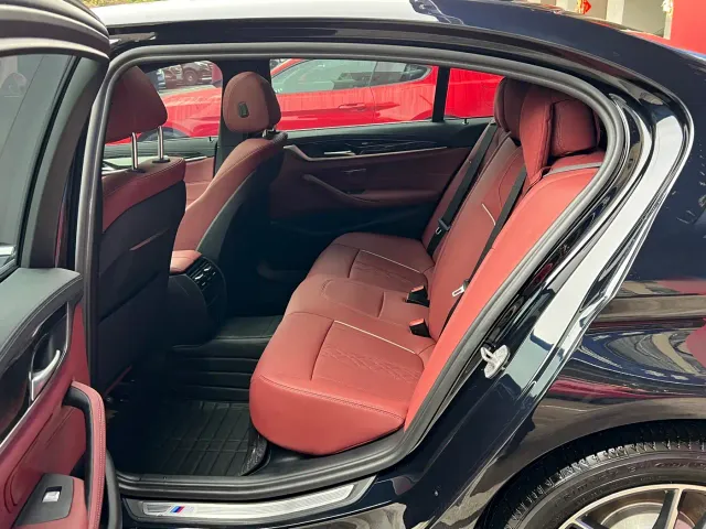 BMW 5 Series — Фото автомобиля 16