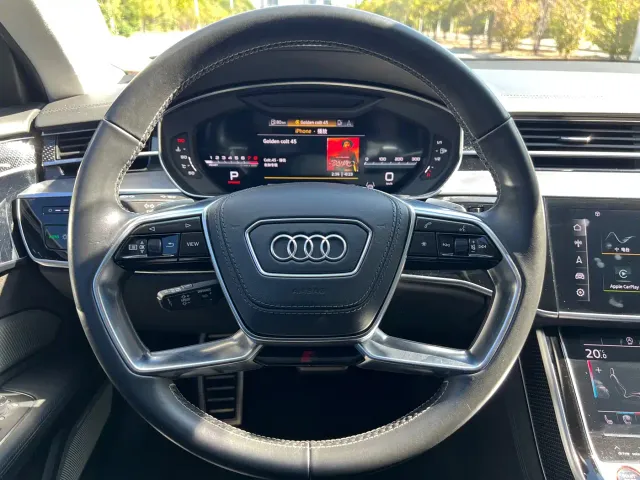 Audi S8 — Фото автомобиля 10