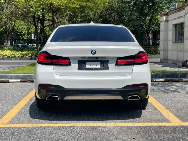 BMW 5 Series — Фото автомобиля 5