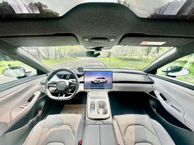 Xiaomi SU7 — Фото автомобиля 9