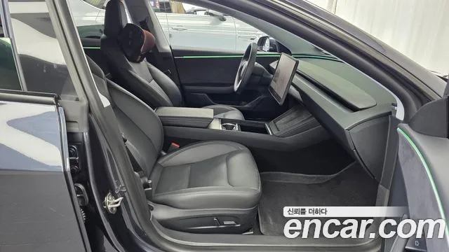 Tesla Model 3 — Фото автомобиля 11