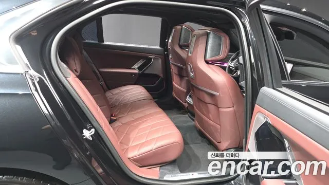 BMW 7 Series G70 — Фото автомобиля 18