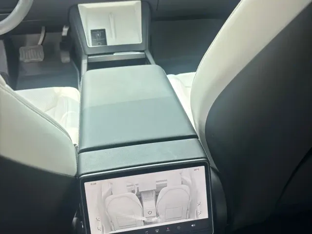 Tesla Model 3 — Фото автомобиля 13