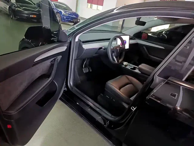 Tesla Model Y — Фото автомобиля 15