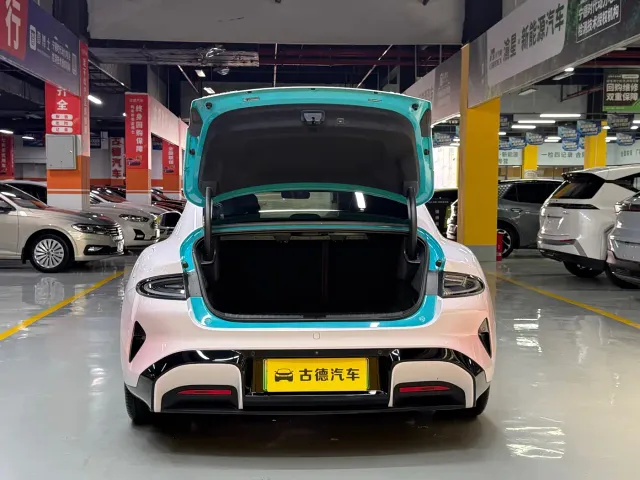 Xiaomi SU7 — Фото автомобиля 24