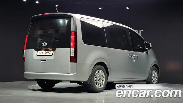 Hyundai Staria Staria 4WD Tourer 11 мест — Фото автомобиля 2