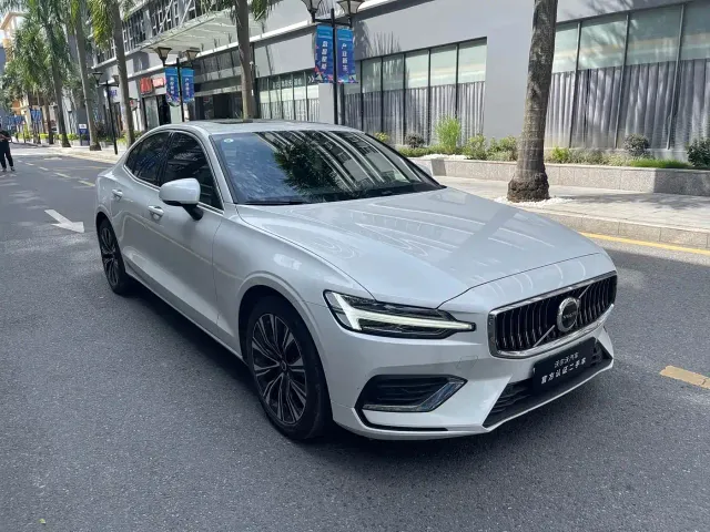 Volvo S60 — Фото автомобиля 3