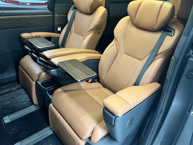 Toyota Alphard — Фото автомобиля 12