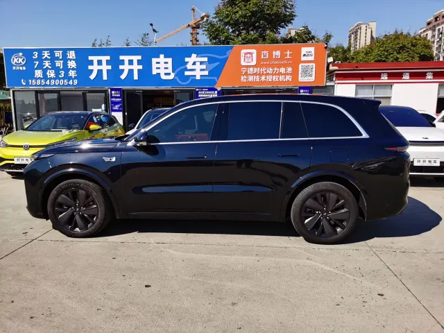 Li Auto L8 — Фото автомобиля 4
