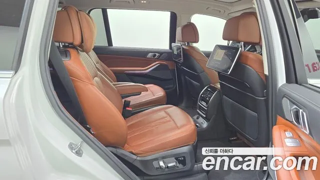 BMW X7 — Фото автомобиля 15
