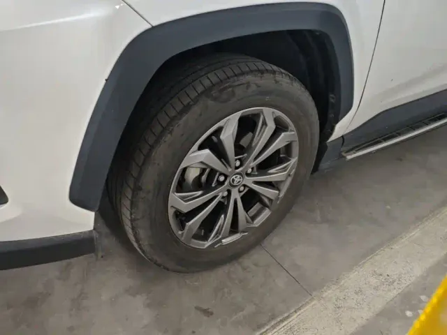 Toyota RAV4 — Фото автомобиля 22