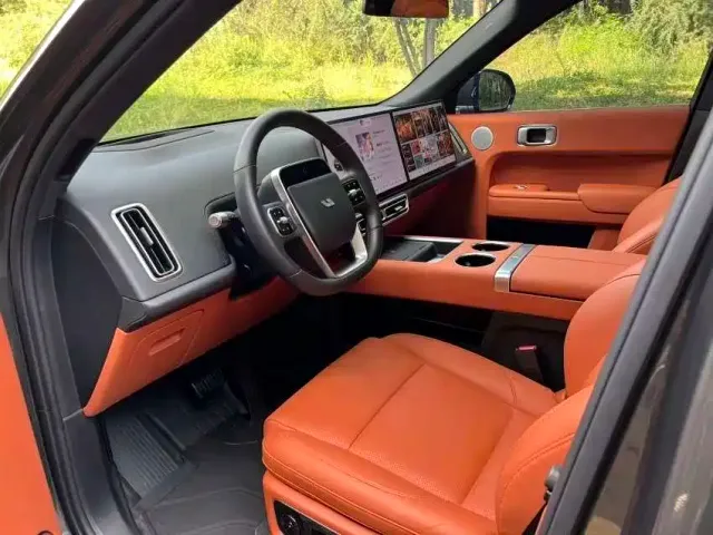 Li Auto L8 — Фото автомобиля 5